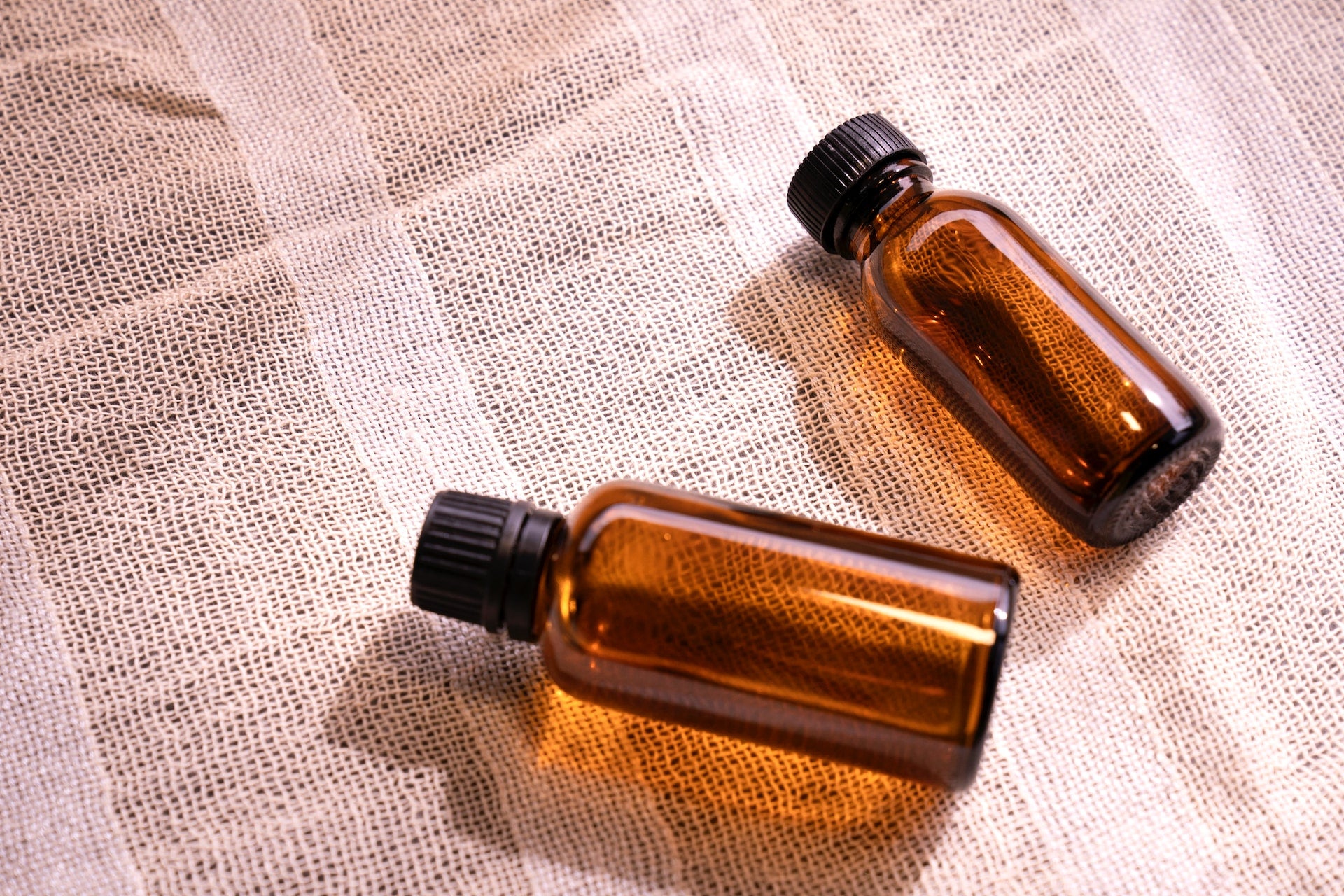 Essential Oils vs Fragrance Oils